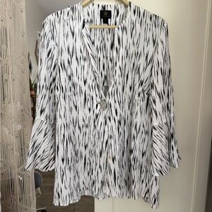 JM Collection Monochrome Textured Top